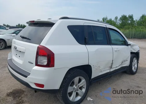 2017 Jeep Compass Latitude 4X4 z USA, uszkodzony, nr VIN 1C4NJDEB1HD191937